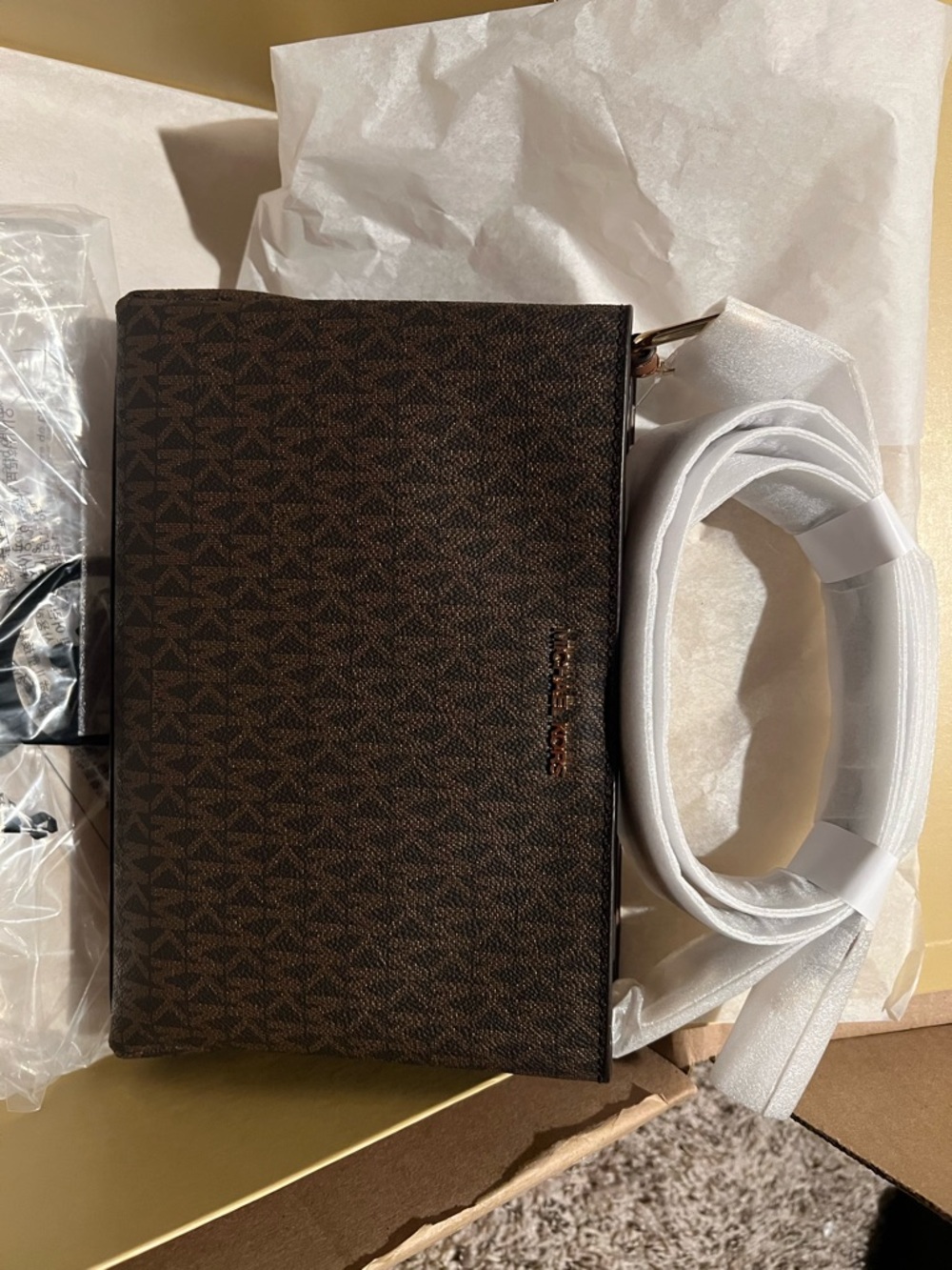 Michael Kors Brown Logo Shoulder Bag with Gold Logo - Picture 3 of 6